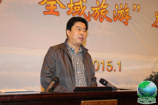 省旅游局副局长张凤有在阐述“全域旅游”的内涵、济源发展“全域旅游”的条件和路径
